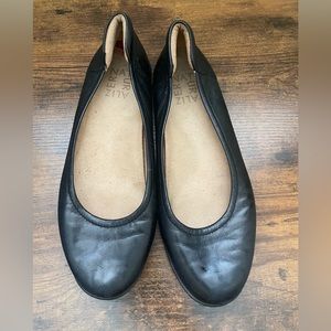 Clarks Shoes “naturalizer” size 6M - ballet flats-